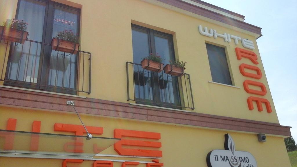 Fgs Service Snc "White Room" Ruoti Εξωτερικό φωτογραφία